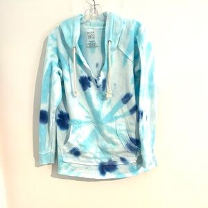 Willow & Sage Size M/L Women’s Beachy Light Blue Hoodie